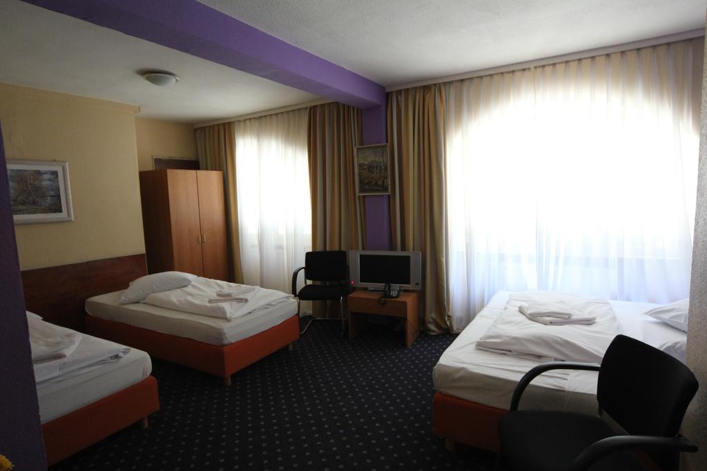 Carlton Hotel Франкфурт на Майн Екстериор снимка