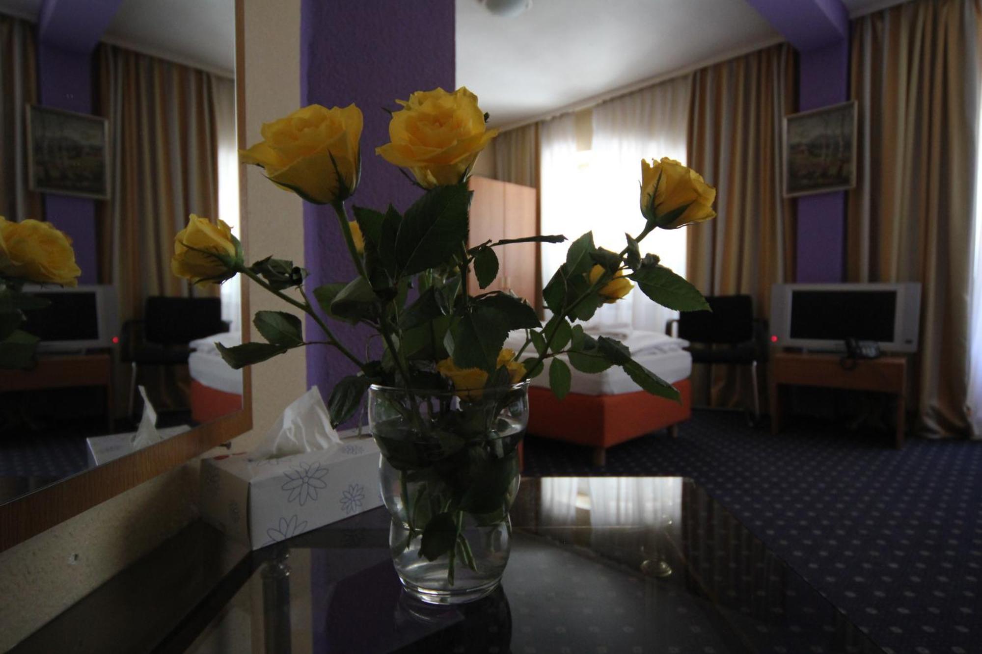 Carlton Hotel Франкфурт на Майн Екстериор снимка