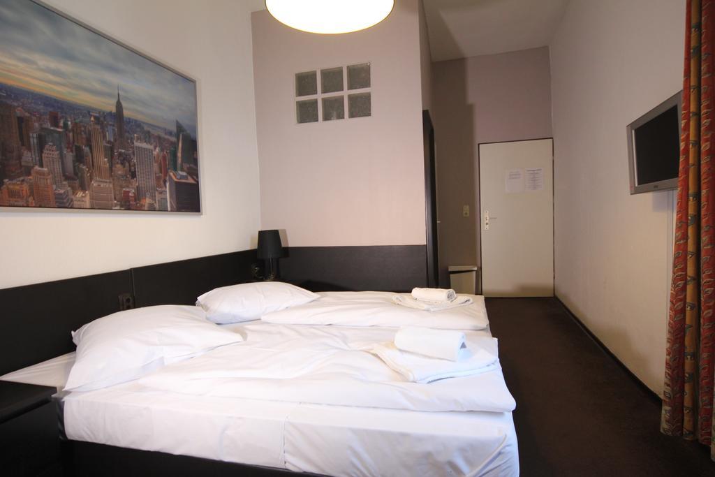 Carlton Hotel Франкфурт на Майн Екстериор снимка