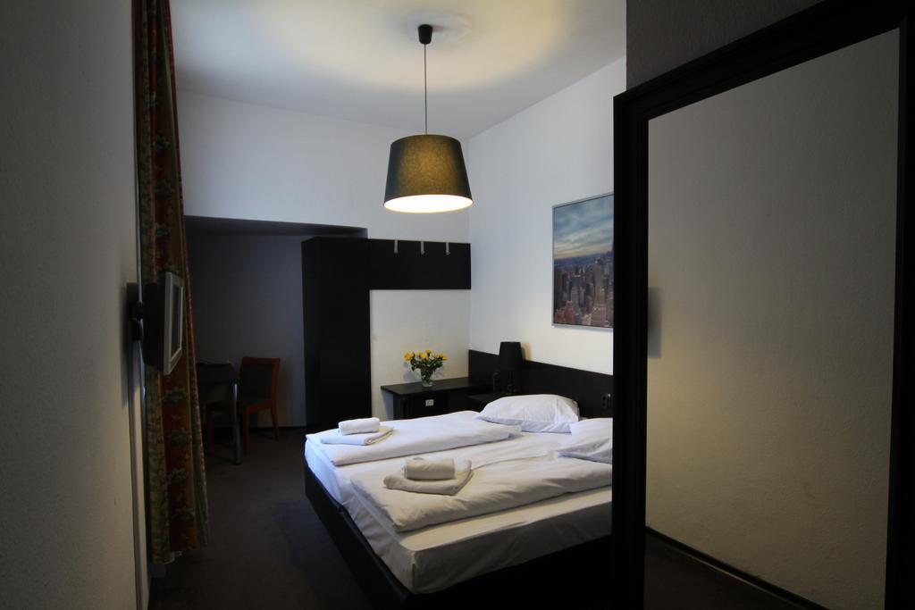 Carlton Hotel Франкфурт на Майн Екстериор снимка