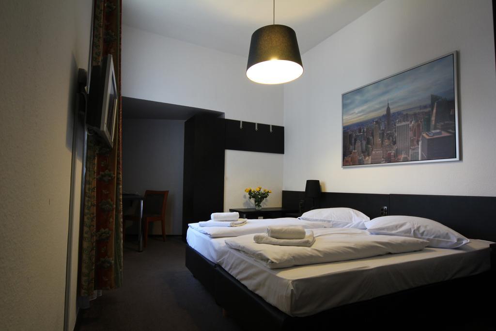 Carlton Hotel Франкфурт на Майн Екстериор снимка