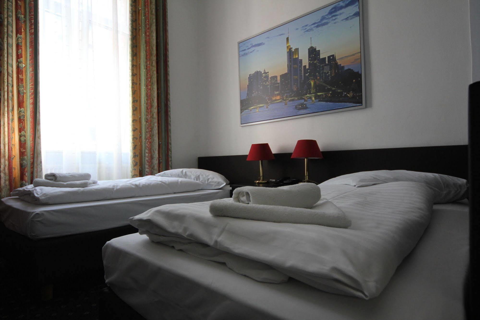 Carlton Hotel Франкфурт на Майн Екстериор снимка