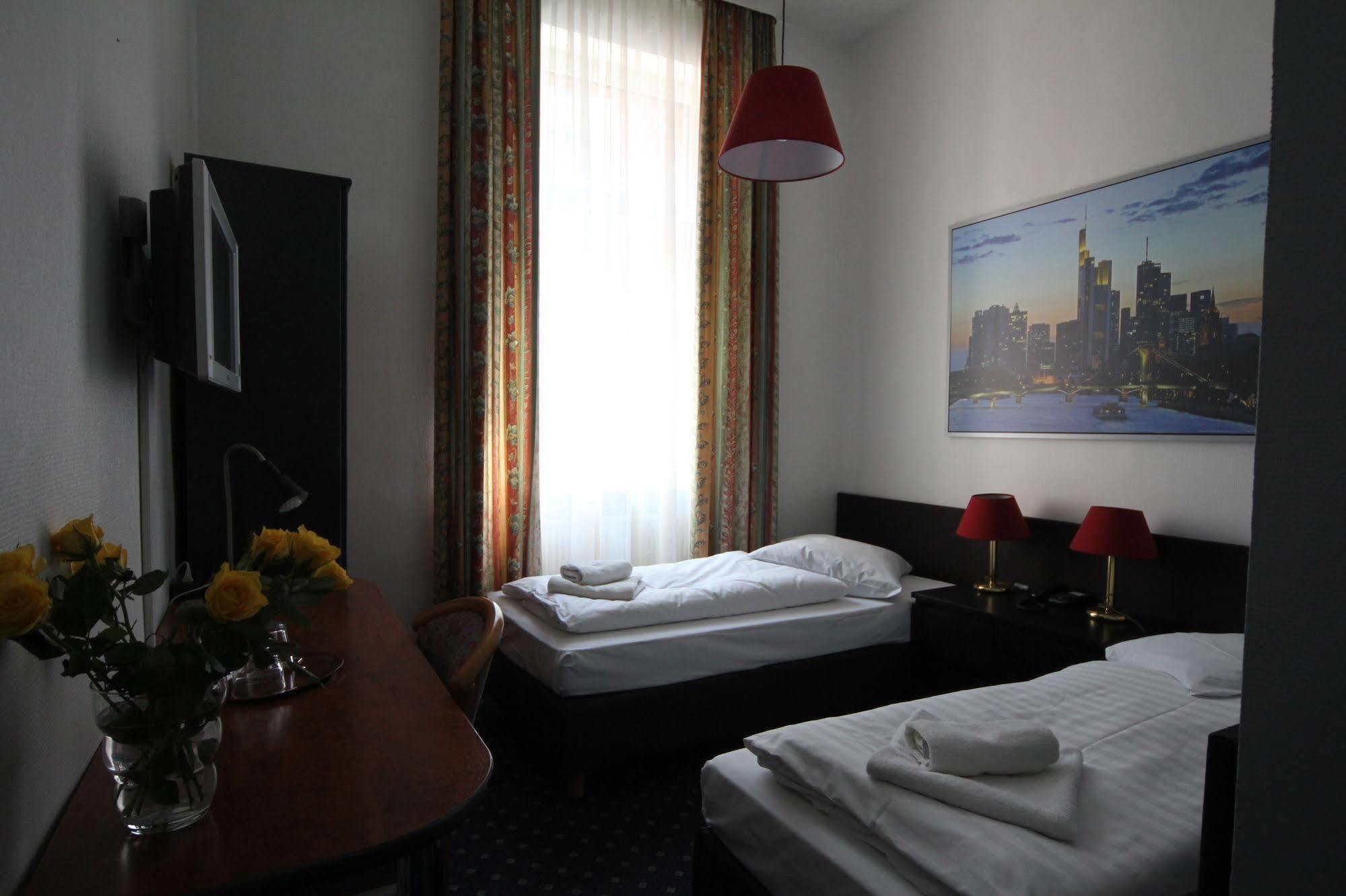 Carlton Hotel Франкфурт на Майн Екстериор снимка